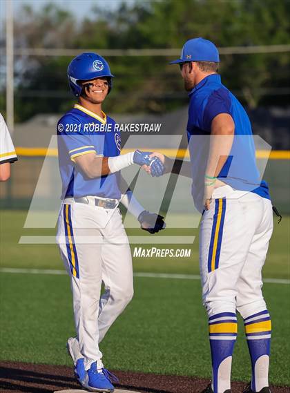 Thumbnail 1 in Corsicana vs. Forney (UIL 5A Bi-District) photogallery.
