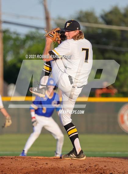 Thumbnail 2 in Corsicana vs. Forney (UIL 5A Bi-District) photogallery.