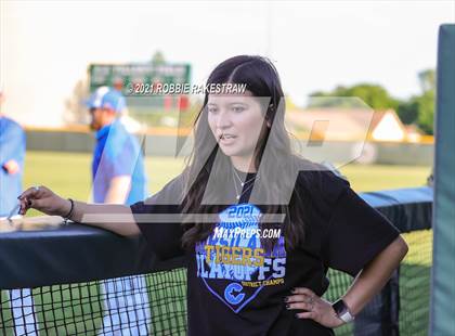 Thumbnail 2 in Corsicana vs. Forney (UIL 5A Bi-District) photogallery.