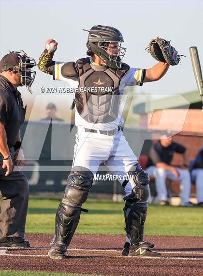 Thumbnail 2 in Corsicana vs. Forney (UIL 5A Bi-District) photogallery.