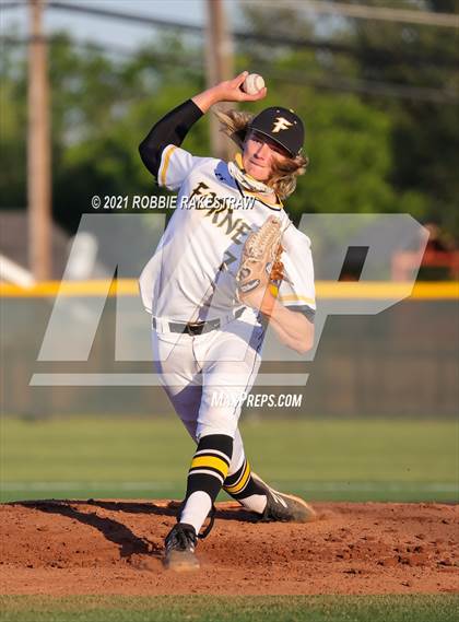 Thumbnail 1 in Corsicana vs. Forney (UIL 5A Bi-District) photogallery.