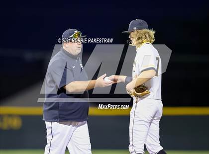 Thumbnail 1 in Corsicana vs. Forney (UIL 5A Bi-District) photogallery.