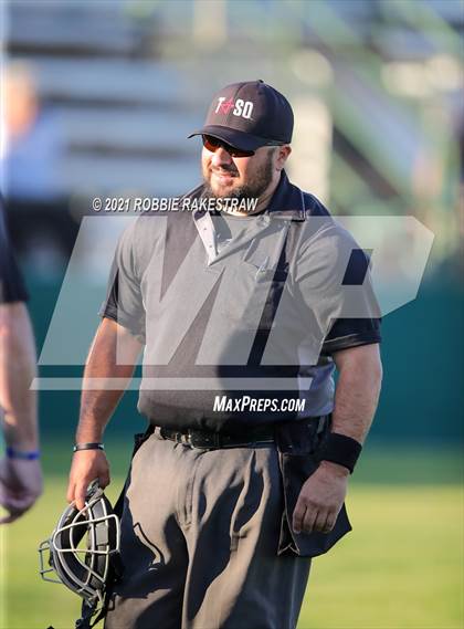 Thumbnail 2 in Corsicana vs. Forney (UIL 5A Bi-District) photogallery.