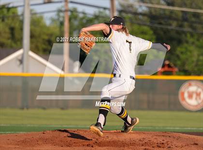 Thumbnail 1 in Corsicana vs. Forney (UIL 5A Bi-District) photogallery.