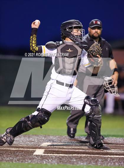 Thumbnail 1 in Corsicana vs. Forney (UIL 5A Bi-District) photogallery.
