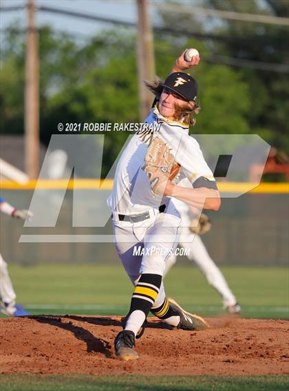 Thumbnail 3 in Corsicana vs. Forney (UIL 5A Bi-District) photogallery.