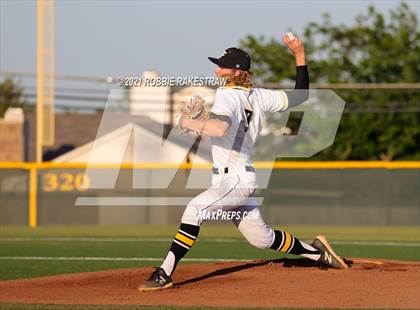Thumbnail 2 in Corsicana vs. Forney (UIL 5A Bi-District) photogallery.