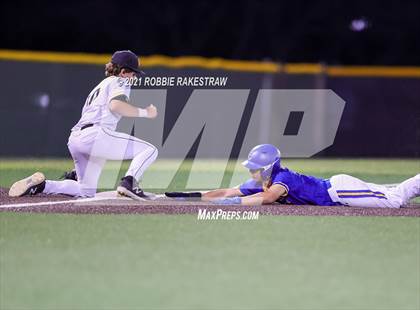 Thumbnail 1 in Corsicana vs. Forney (UIL 5A Bi-District) photogallery.