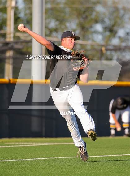 Thumbnail 1 in Corsicana vs. Forney (UIL 5A Bi-District) photogallery.