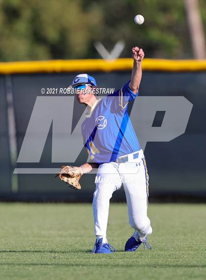 Thumbnail 2 in Corsicana vs. Forney (UIL 5A Bi-District) photogallery.