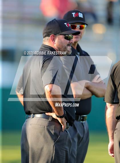 Thumbnail 1 in Corsicana vs. Forney (UIL 5A Bi-District) photogallery.
