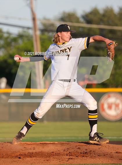 Thumbnail 3 in Corsicana vs. Forney (UIL 5A Bi-District) photogallery.