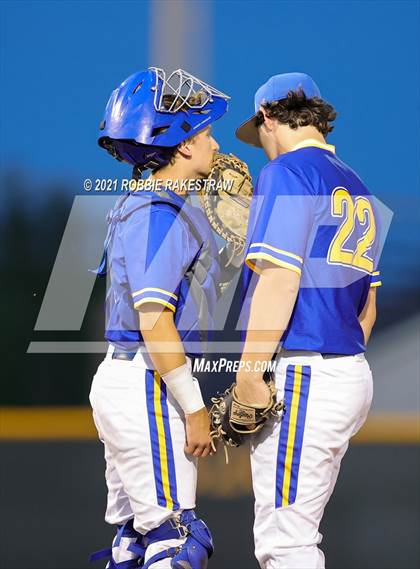Thumbnail 2 in Corsicana vs. Forney (UIL 5A Bi-District) photogallery.