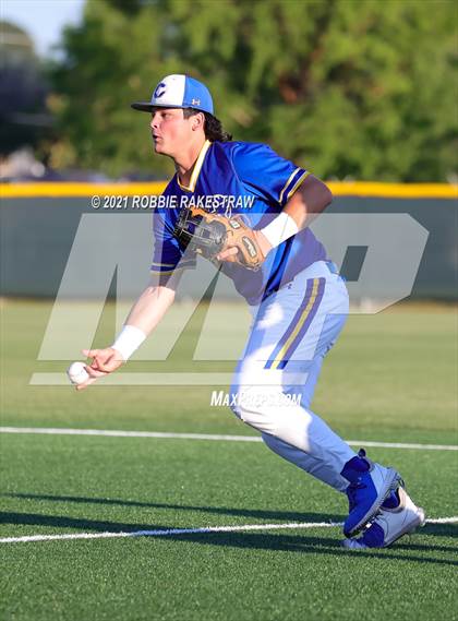Thumbnail 3 in Corsicana vs. Forney (UIL 5A Bi-District) photogallery.