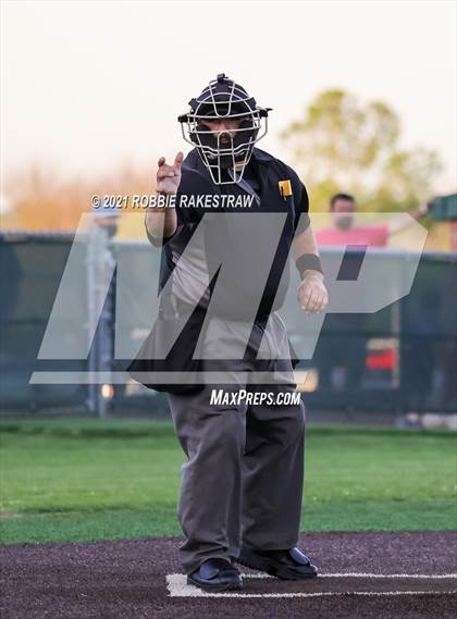 Thumbnail 1 in Corsicana vs. Forney (UIL 5A Bi-District) photogallery.