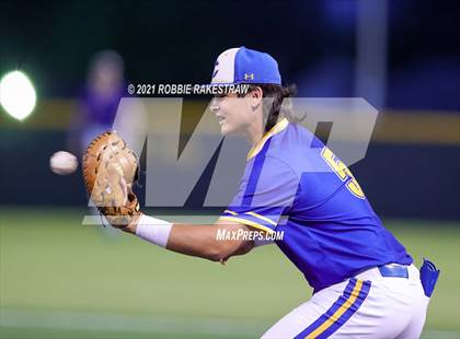 Thumbnail 1 in Corsicana vs. Forney (UIL 5A Bi-District) photogallery.