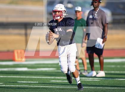 Thumbnail 1 in Trinity Christian vs Dallas HSAA (scrimmage) photogallery.
