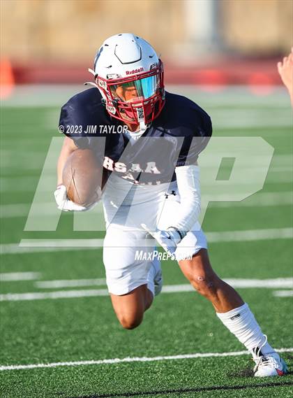 Thumbnail 2 in Trinity Christian vs Dallas HSAA (scrimmage) photogallery.