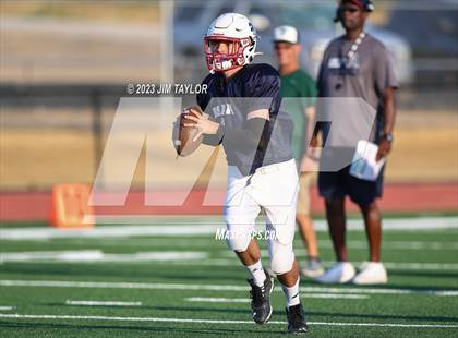 Thumbnail 2 in Trinity Christian vs Dallas HSAA (scrimmage) photogallery.