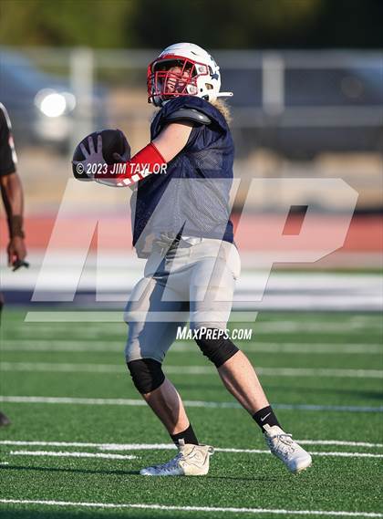 Thumbnail 3 in Trinity Christian vs Dallas HSAA (scrimmage) photogallery.