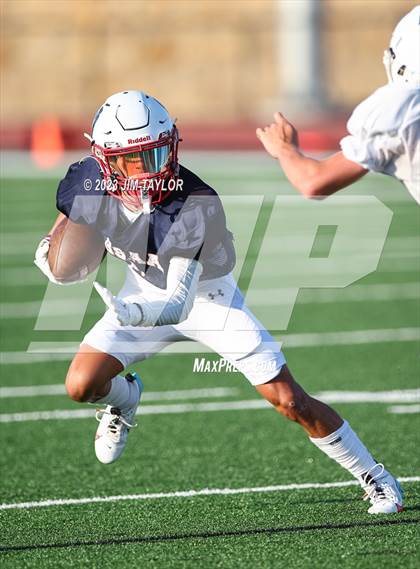 Thumbnail 3 in Trinity Christian vs Dallas HSAA (scrimmage) photogallery.
