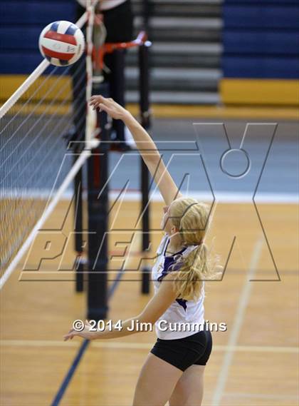 Thumbnail 2 in Chicago Christian vs Niles North (Eagle Invite) photogallery.