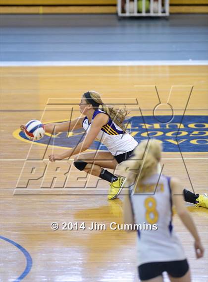 Thumbnail 2 in Chicago Christian vs Niles North (Eagle Invite) photogallery.