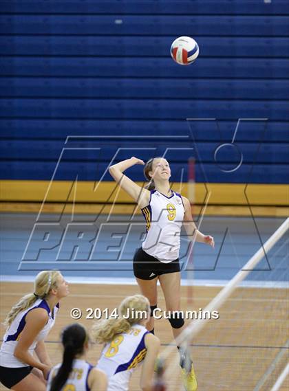 Thumbnail 2 in Chicago Christian vs Niles North (Eagle Invite) photogallery.