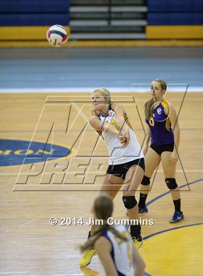 Thumbnail 1 in Chicago Christian vs Niles North (Eagle Invite) photogallery.