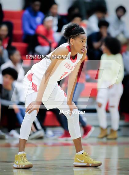 Thumbnail 3 in Brentwood School vs Taft photogallery.