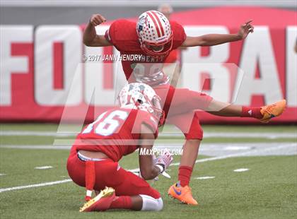 Thumbnail 1 in Alta vs. Liberty (Polynesian Football Classic) photogallery.