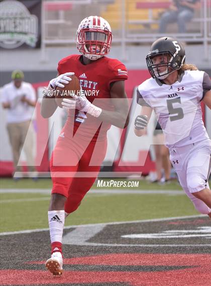 Thumbnail 3 in Alta vs. Liberty (Polynesian Football Classic) photogallery.