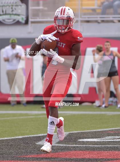 Thumbnail 2 in Alta vs. Liberty (Polynesian Football Classic) photogallery.