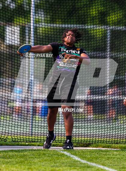 Thumbnail 2 in IHSAA Sectionals photogallery.