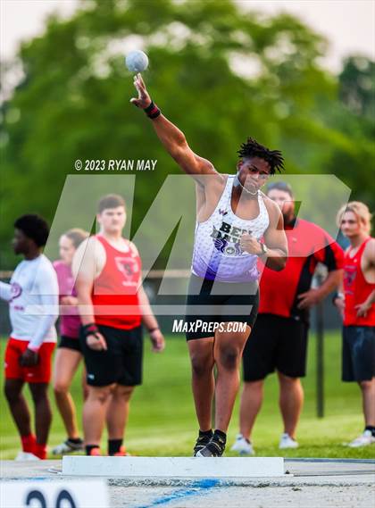 Thumbnail 1 in IHSAA Sectionals photogallery.