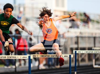 Thumbnail 1 in IHSAA Sectionals photogallery.