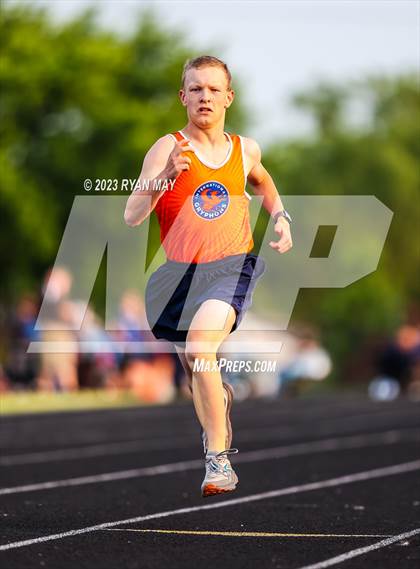 Thumbnail 2 in IHSAA Sectionals photogallery.