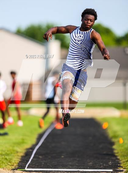 Thumbnail 3 in IHSAA Sectionals photogallery.