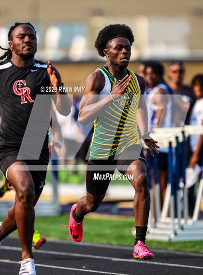 Thumbnail 3 in IHSAA Sectionals photogallery.
