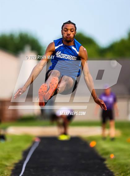 Thumbnail 1 in IHSAA Sectionals photogallery.