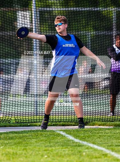Thumbnail 3 in IHSAA Sectionals photogallery.