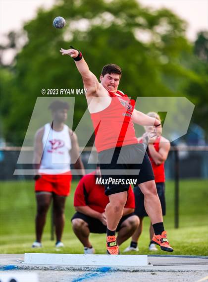 Thumbnail 2 in IHSAA Sectionals photogallery.