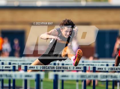 Thumbnail 2 in IHSAA Sectionals photogallery.