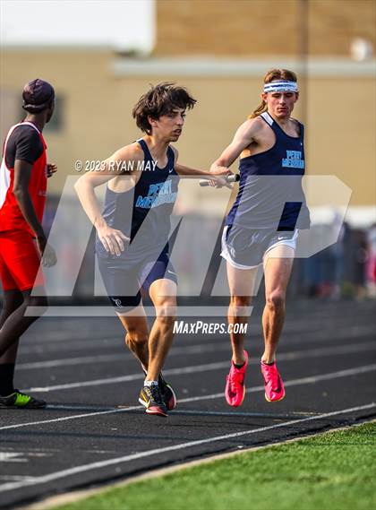 Thumbnail 2 in IHSAA Sectionals photogallery.