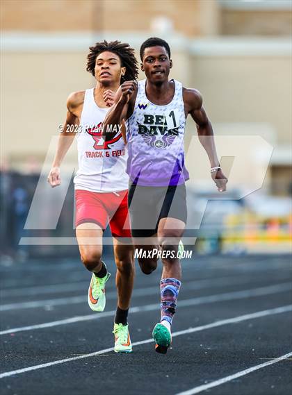 Thumbnail 1 in IHSAA Sectionals photogallery.