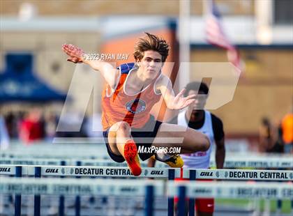 Thumbnail 1 in IHSAA Sectionals photogallery.