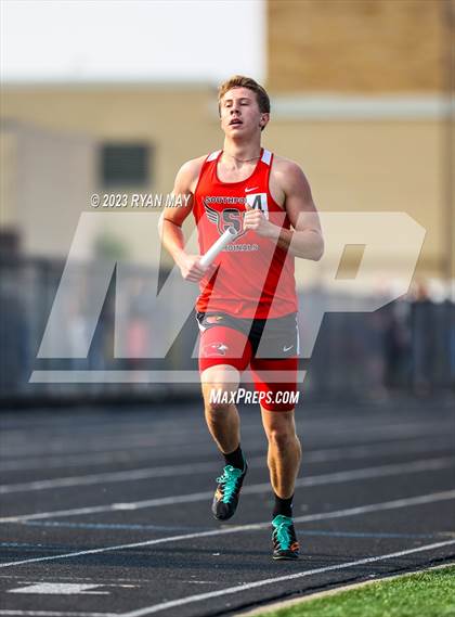 Thumbnail 2 in IHSAA Sectionals photogallery.