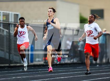 Thumbnail 2 in IHSAA Sectionals photogallery.