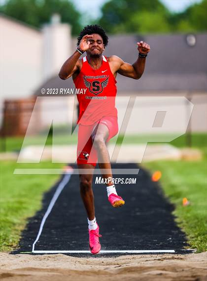 Thumbnail 1 in IHSAA Sectionals photogallery.