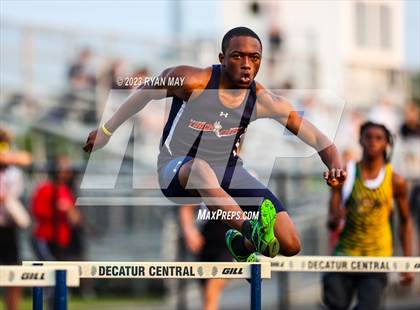 Thumbnail 2 in IHSAA Sectionals photogallery.